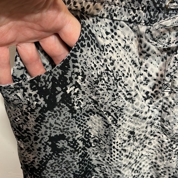 𝅺W118 by Walter Baker Drawstring Python Design Relax Fit Straight leg Pant Sz S - Picture 7 of 12